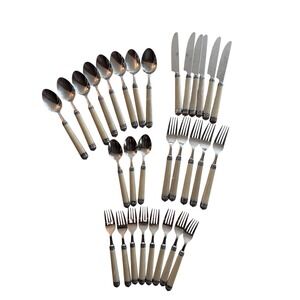 Hampton Silversmiths Flatware Set 33pc Cream Marbled Resin Handle‎ Silver Ornate